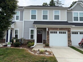 Building Photo - Like New Townhome!