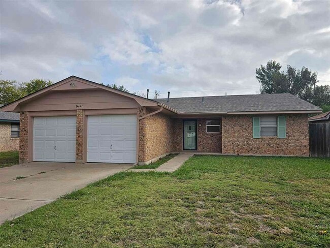 Primary Photo - 1437 NW Great Plains Blvd