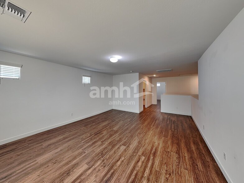 Building Photo - 4308 S 105th Dr