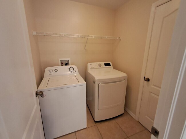 Building Photo - 6142 Hester Ave