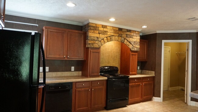 Building Photo - Home in the Lowndes County