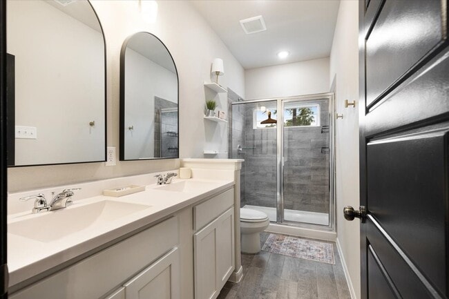 Building Photo - 418 Emerald Thicket Ln