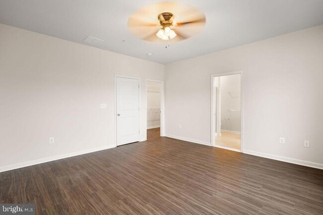 Building Photo - 12854 Cloverleaf Center Drive