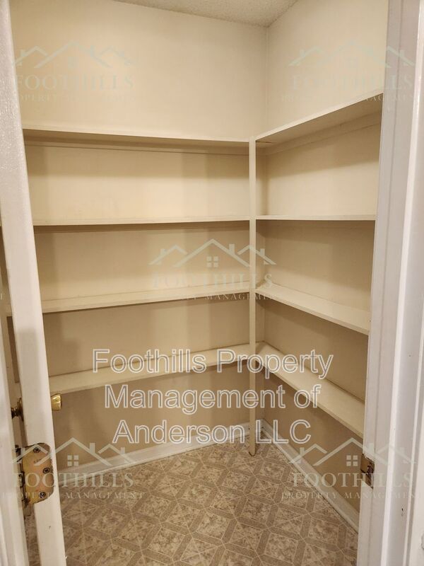 Building Photo - 1419 Oak Hill Dr