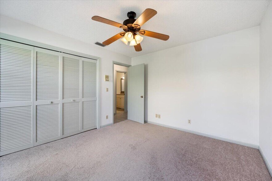 Building Photo - 2216 Amesbury Ct