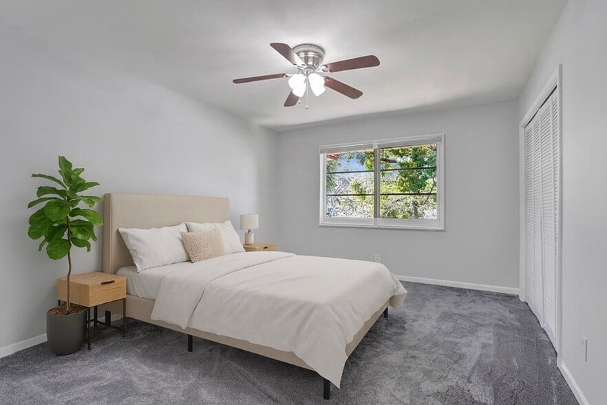 Building Photo - 12 NE 20th Ct