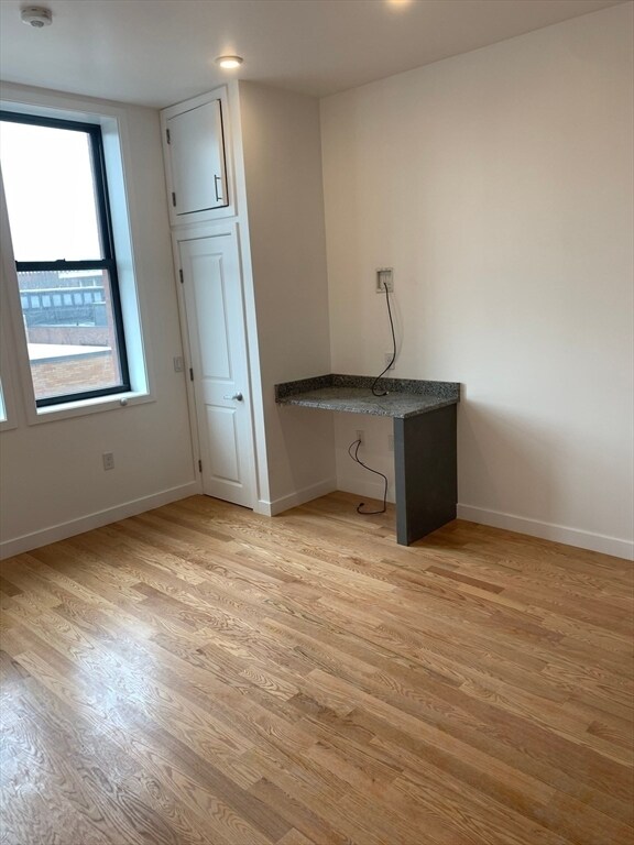 Building Photo - 64 Market St