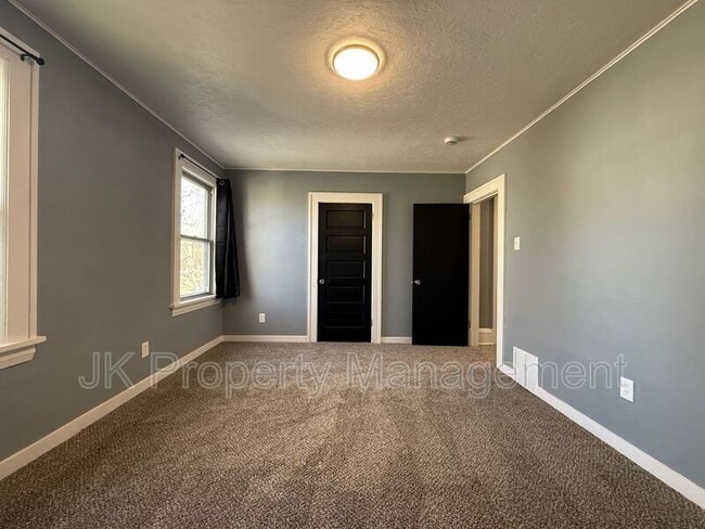 Building Photo - 1512 3rd Ave N