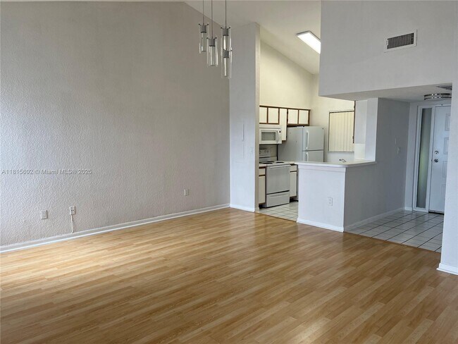 Building Photo - 2811 N Oakland Forest Dr