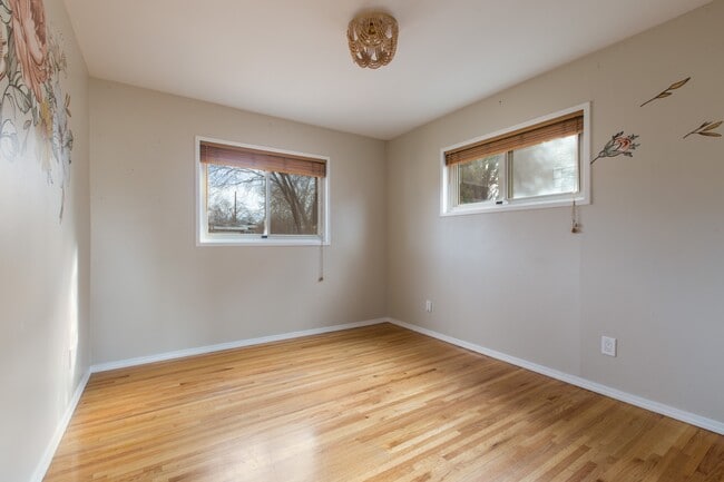 Building Photo - 813 Manzano St NE