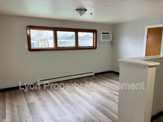 Building Photo - 50 Hedley Ave