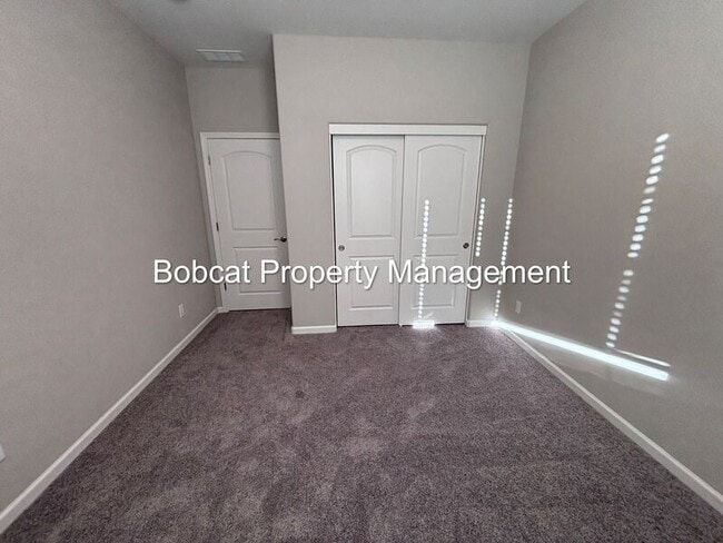 Building Photo - 860 Furlong Dr