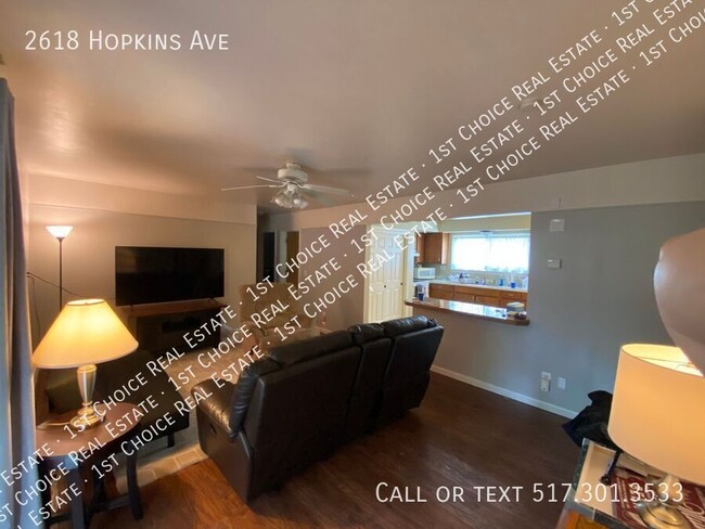 Building Photo - Spacious 2-BDR Duplex with Garage/Laundry/...