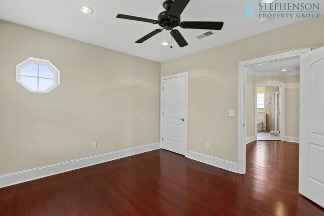 Building Photo - Deeded Boat Slip Comes with Home in Gated ...