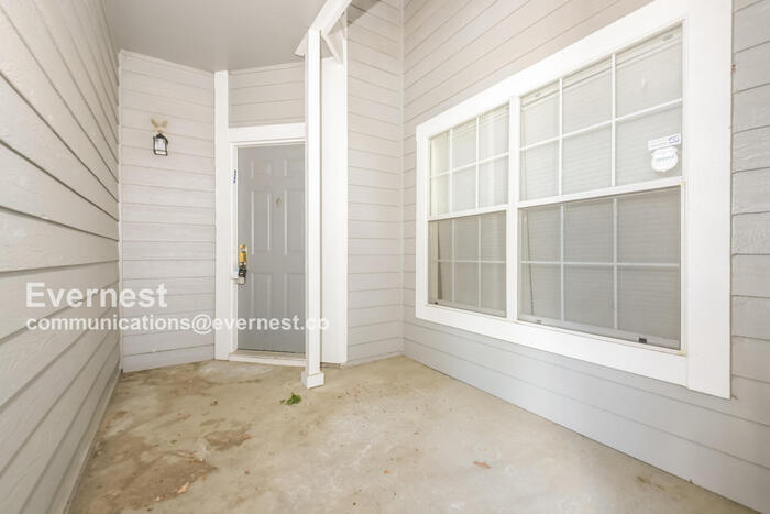 Building Photo - 7476 Singing Hills Dr