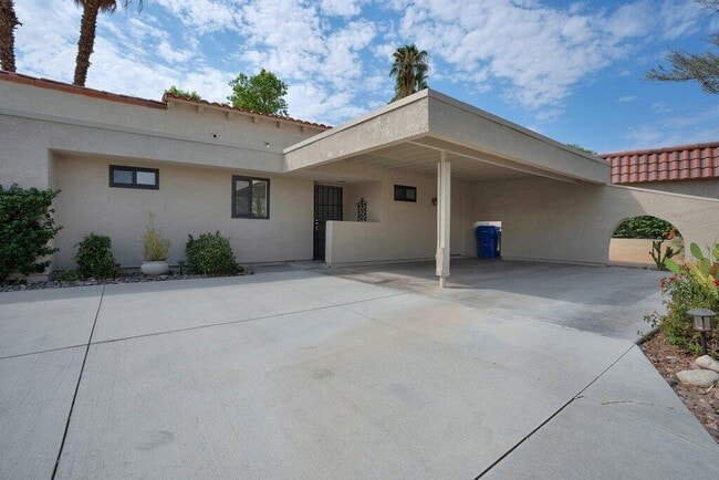 Primary Photo - 40678 Inverness Way