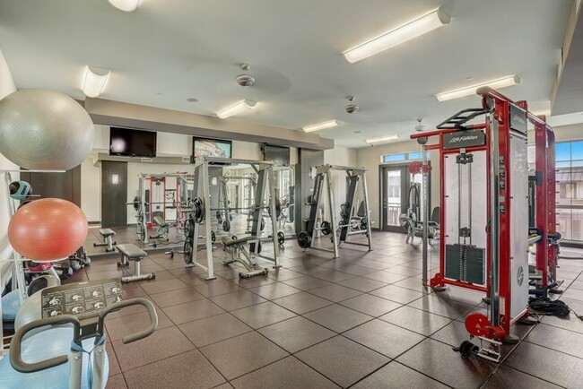 Building Photo - Special Deal: Enjoy $1000 Off Move-In!