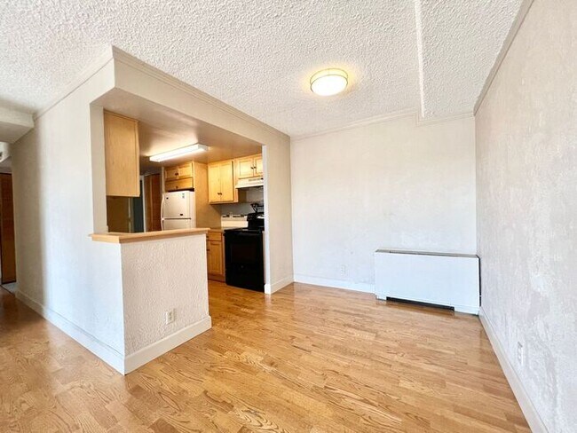 Building Photo - Downtown Fort Collins 2bd/1.5ba Condo with...