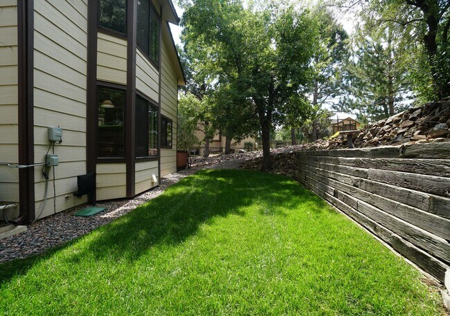 Building Photo - 1155 Popes Valley Dr