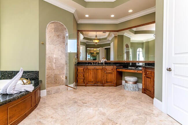 Building Photo - 580 Admirals Way