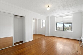 Building Photo - 28 E 16th St