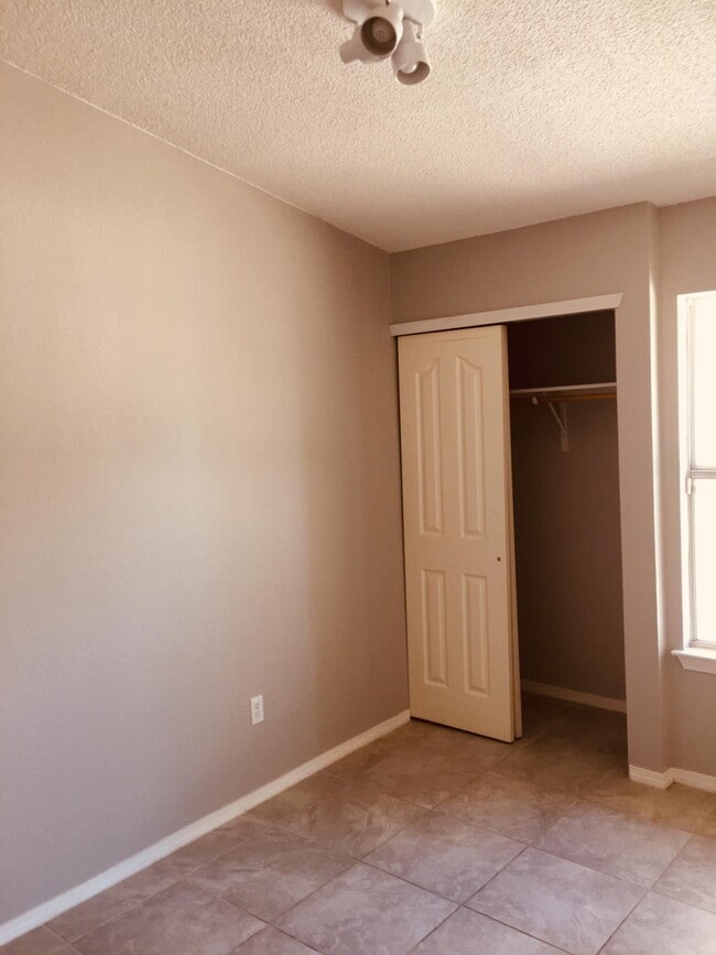 Building Photo - 5429 Roger Maris Dr