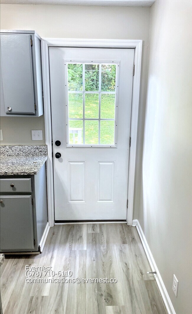 Building Photo - 483 Ellenwood Dr