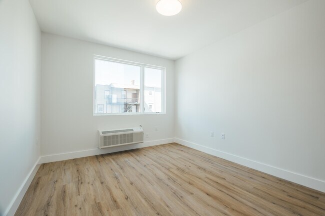 Building Photo - 67 Summer Ave