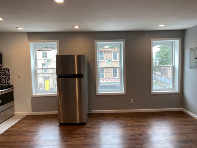 Building Photo - 383 Liberty St