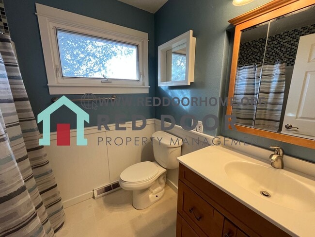 Building Photo - 4 bed / 2 bath Home with Tesla charging station