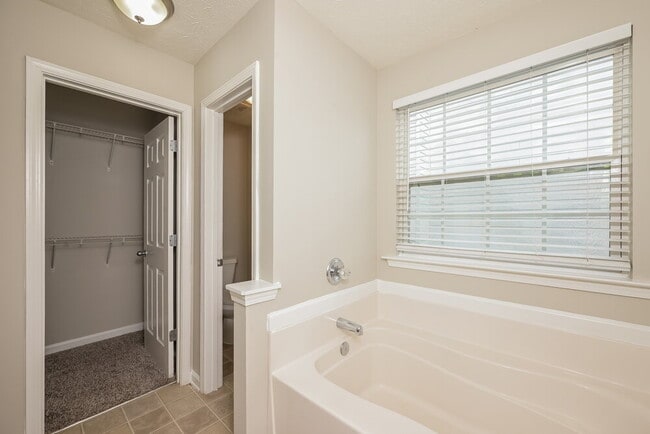 Building Photo - 4353 Grant Forest Cir
