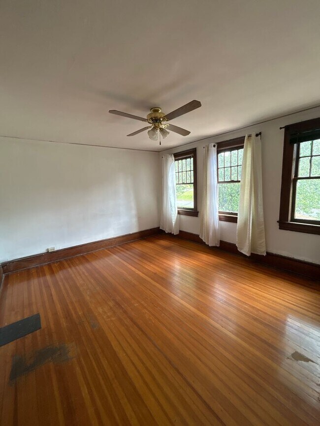 Building Photo - 2923 Melrose Ave NW