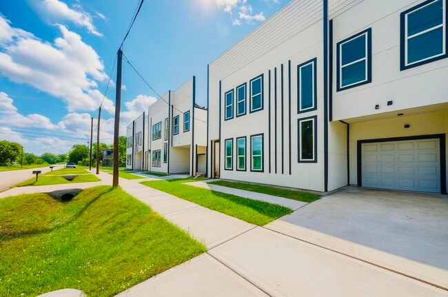 Building Photo - 8132 Penrod St