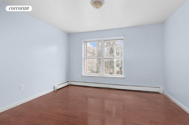 Building Photo - 706 Willoughby Ave