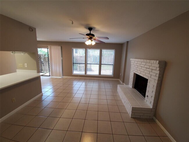 Building Photo - 9008 Sanger Dr