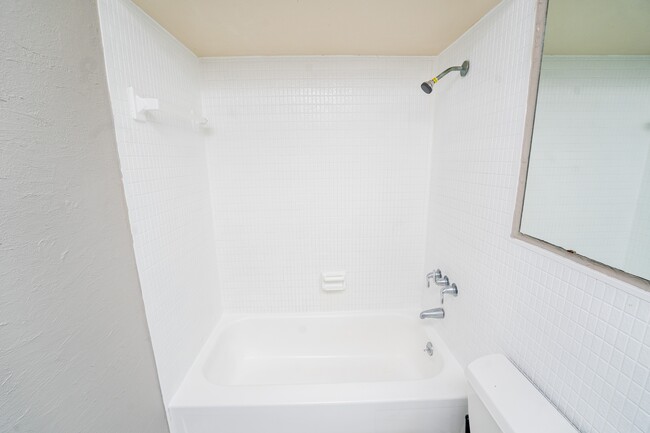 Building Photo - 150 Lady Susan Ct