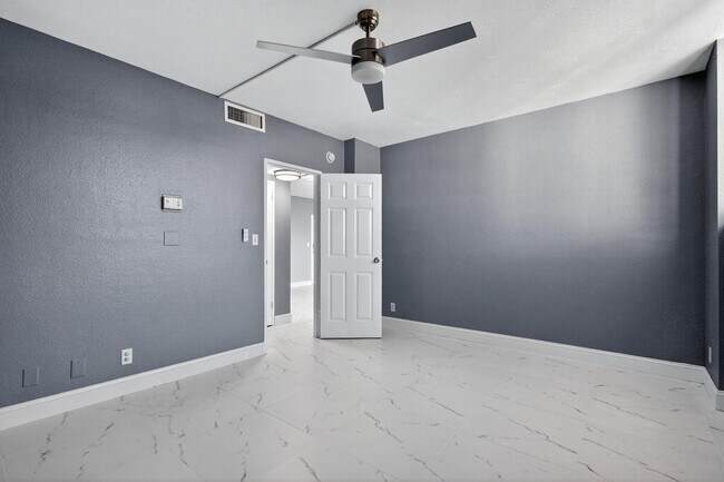 Building Photo - 3801 S Ocean Dr