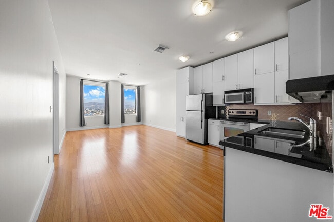 Building Photo - 3810 Wilshire Blvd