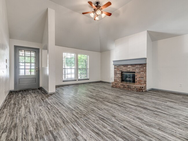 Building Photo - Updated Home + Deer Creek Schools + 3 bedr...