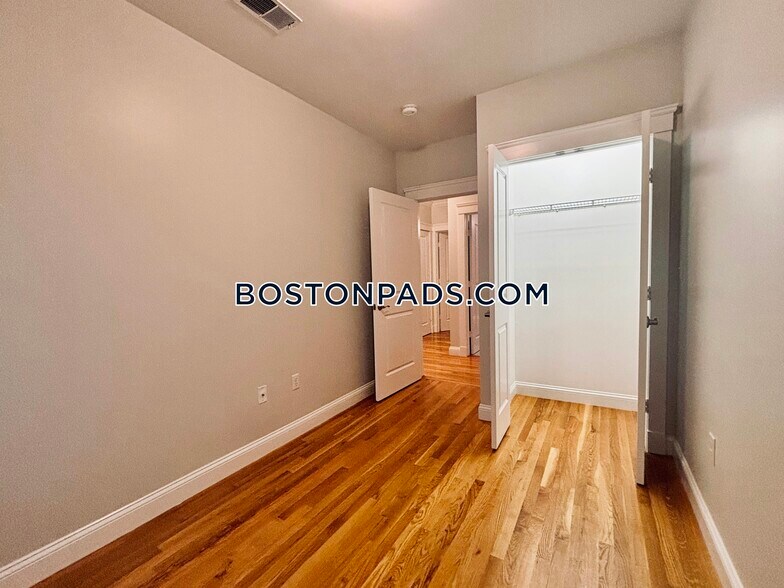 Building Photo - 799 E 4th St