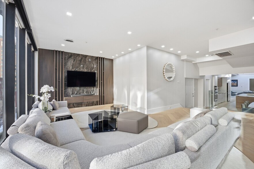 Building Photo - 125 Broad St