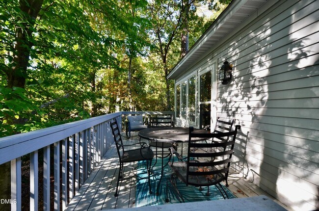 Building Photo - 531 Weathersfield