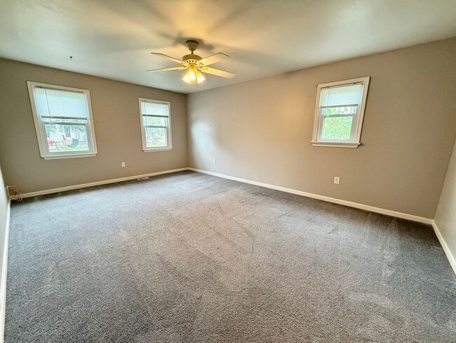 Building Photo - Three bedroom townhouse in beautiful Whitp...