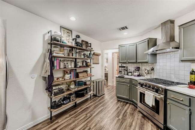 Building Photo - 916 Great Britain Blvd