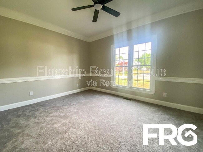 Building Photo - 232 N Marion Dr