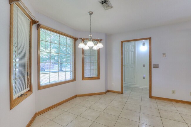 Building Photo - 2303 Friendship Dr