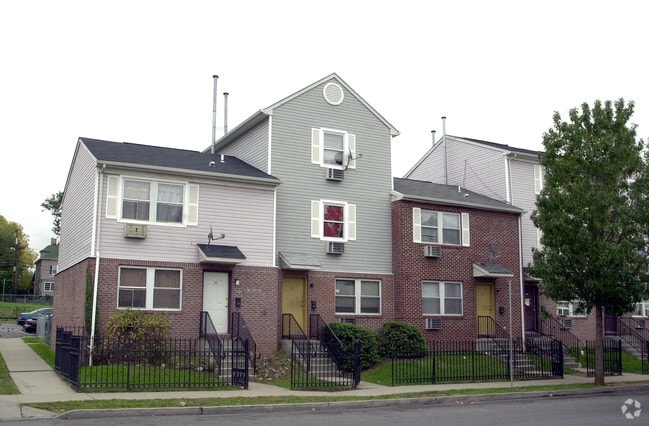 Primary Photo - 1-39 Ridgewood Ave