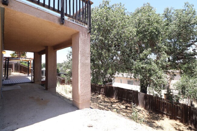 Building Photo - Beautiful Templeton Home