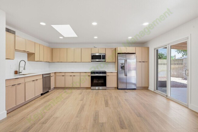 Building Photo - Updated South Scottsdale Gem Near Old Town – No HOA!