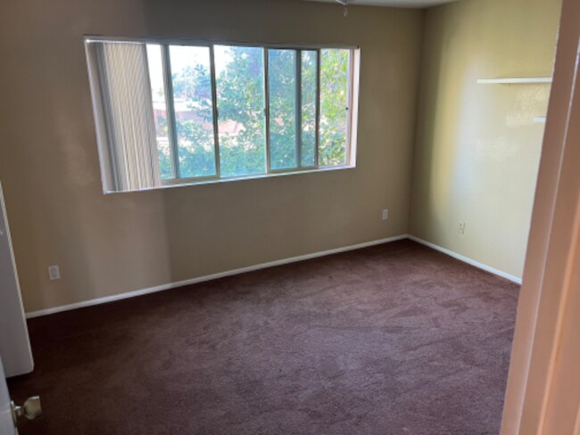 Building Photo - 122 S Hardy Dr